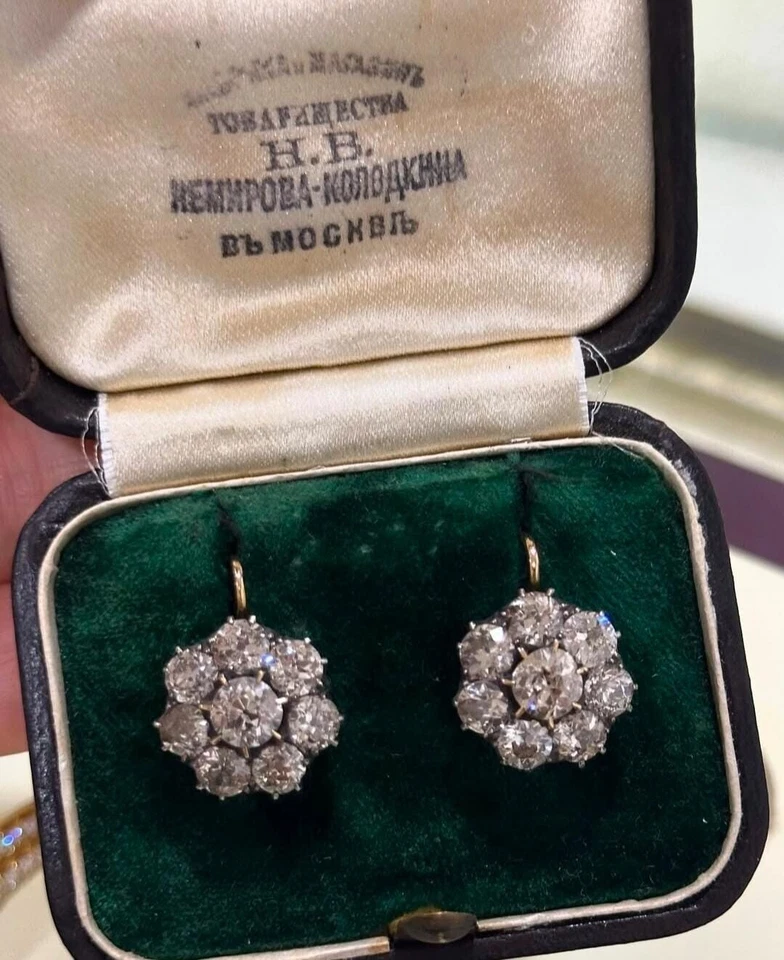 Серьги-кольца круглой огранки с бриллиантом 2 карата покрытие желтым золотом 14 карат - Изображение 4 из 4