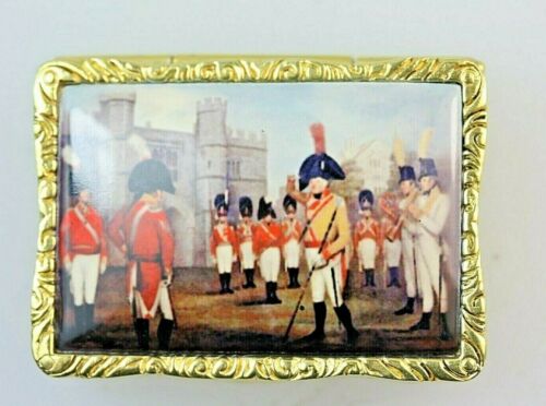 Caja de píldoras chapada en oro de 18 quilates esmaltada escena militar Duke of Wellington coleccionable  - Imagen 1 de 11