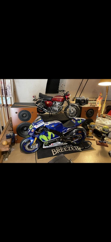 Yamaha motogp Valentino Rossi 2016 altaya echelle 1/4 - Photo 2/2