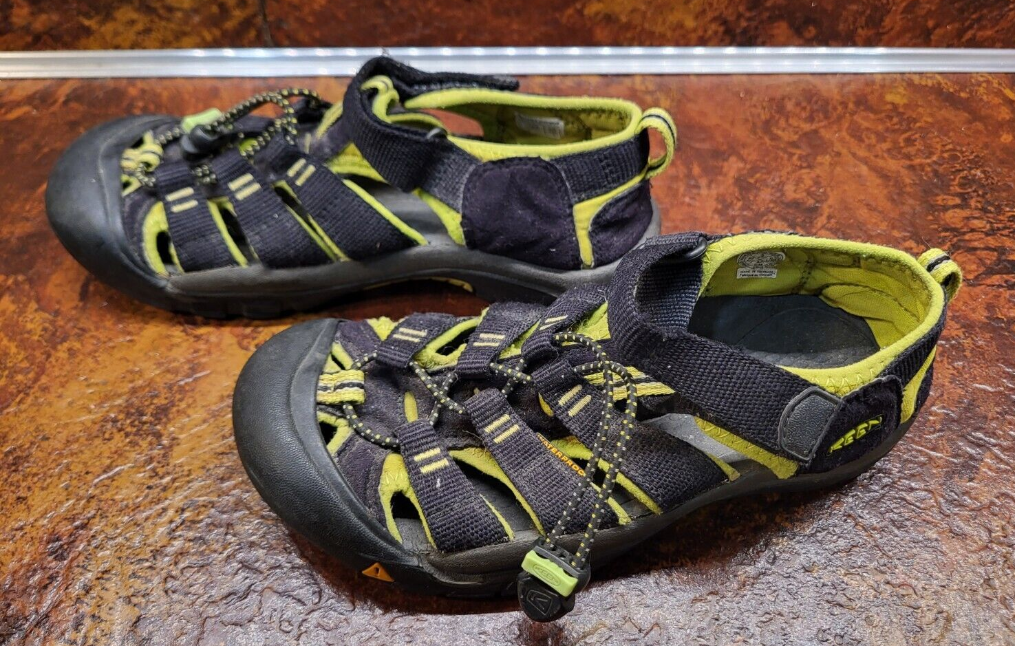 Sandalo Keen Big Kids impermeabile taglia 3 nero escursione attiva pizzo rapido