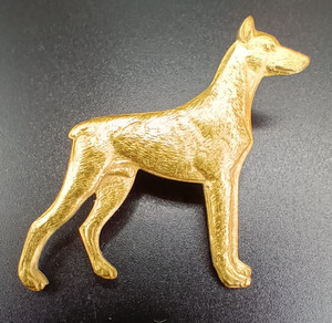 KENART 1970s Gilt Golden Dobe Doberman Pinscher Dog PIN BROOCH Gold England