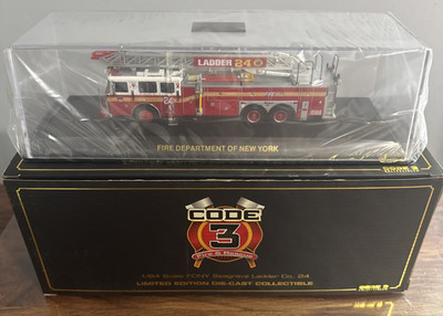 Code 3 FDNY Seagrave Ladder Co. 24 1/64 Die-Cast Fire Truck 12854 New in box