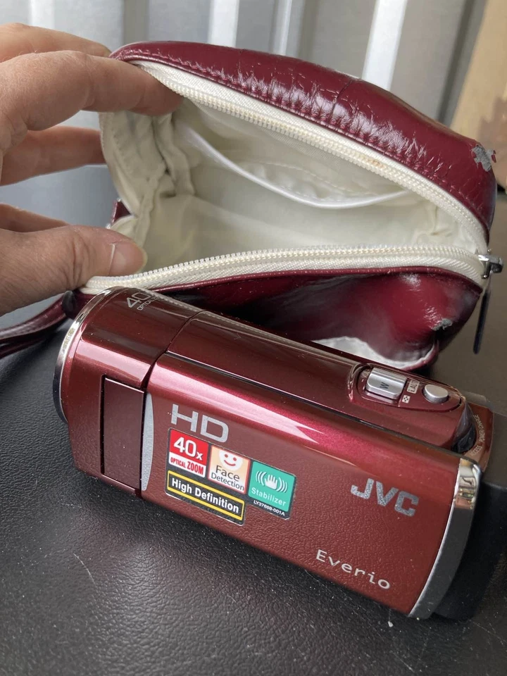 JVC Everio GZ-HM30 HD Camcorder 40x Optical Zoom Red w/ Bag - Image 2 of 4