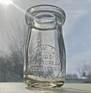 Durham Farm Creamery 1/4 Pint Milk Bottle Oakland California