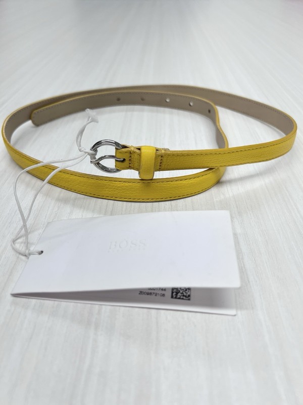 HUGO BOSS WOMEN’S “TAYLOR” LEATHER BELT — SIZE 32