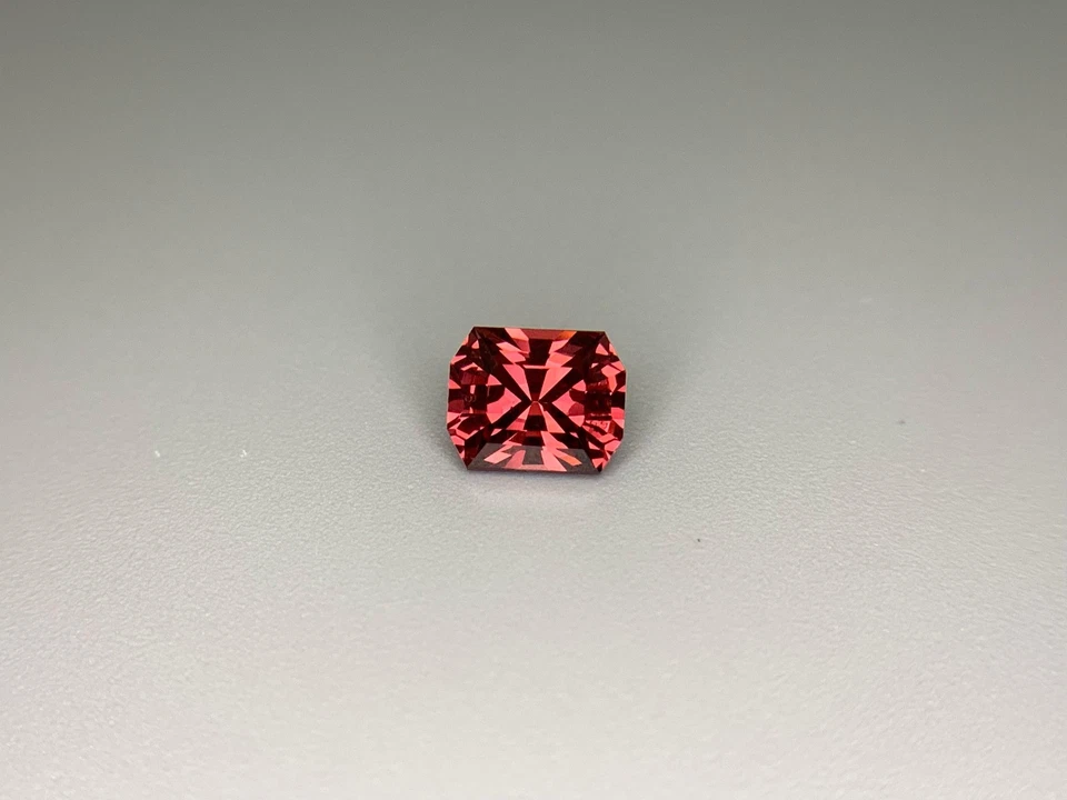 Stunning Top Quality Natural Malaya Garnet Gemstone 1.05 CTs. Origin Mozambique. - Image 3 of 3