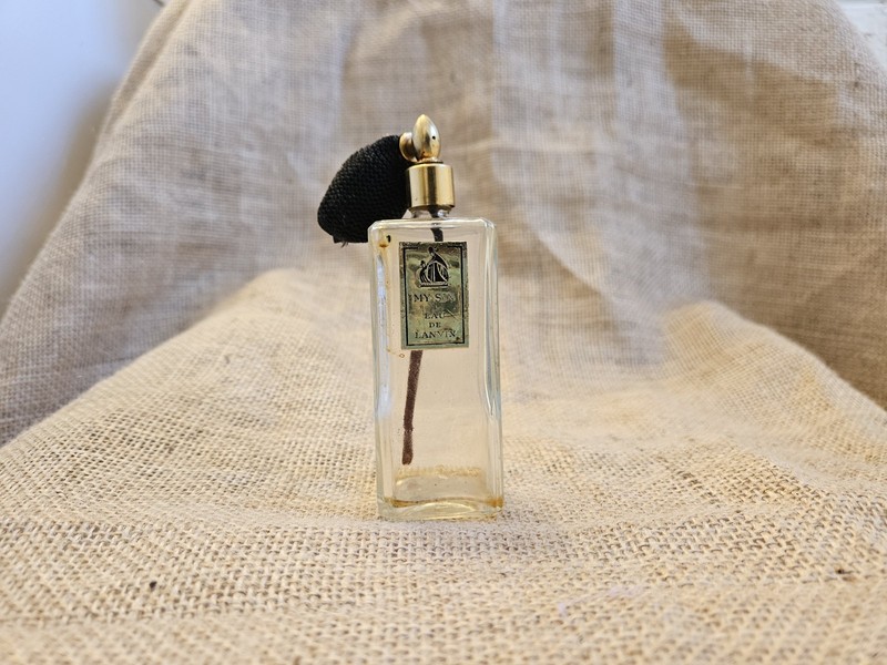 Vintage Eau de Lavin My Sin Bottle Empty FREE SHIPPING Has Damage