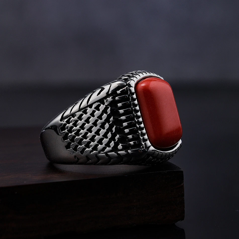 Anillos de boda de acero inoxidable con rubí para hombre de ajuste cómodo plateados Foto 2 de 3