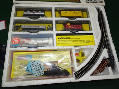 Bachmann N Scale Explorer Santa Fe Diesel Locomotive Freight Train