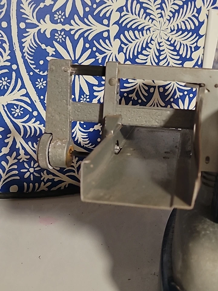 Proyector de diapositivas de colección con pantalla, TDC VIVID Mainlander 300 y líder radiante ver... Foto 4 de 4