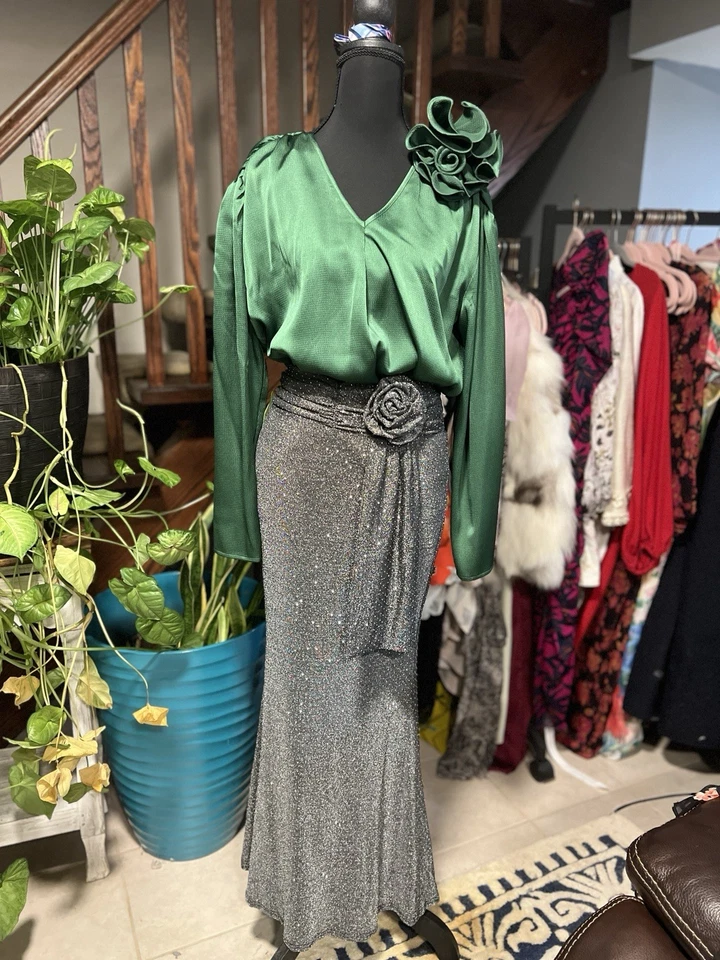 Conjunto de falda de sirena brillante gris broche flor hecho a mano verde con broche conjunto de vacaciones Foto 2 de 4