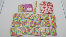 Paquete de 24 cubos rompecabezas de serpiente con temática de corazón con tarjetas de San Valentín y bolsas de regalo