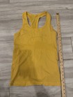 Ropa deportiva sin mangas Lululemon para mujer amarilla espalda cruzada cuello redondo