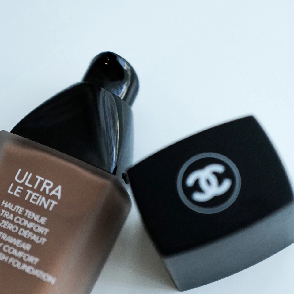 CHANEL ULTRA LE TEINT FLAWLESS FINISH FOUNDATION 1oz PICK YOUR SHADE NEW IN BOX - Image 4 of 4