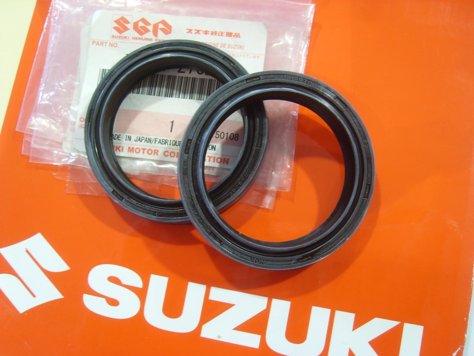 Genuine Suzuki Set of Front Fork Seals GSF600 9598 GSF400 Bandit