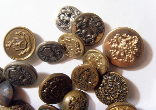 29 vintage antique metal collector buttons lot heraldic uniform etc 52368 - Picture 2 of 9