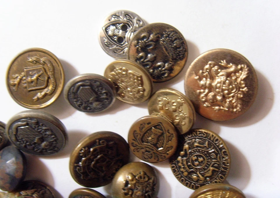 29 vintage antique metal collector buttons lot heraldic uniform etc 52368 - Image 2 of 4