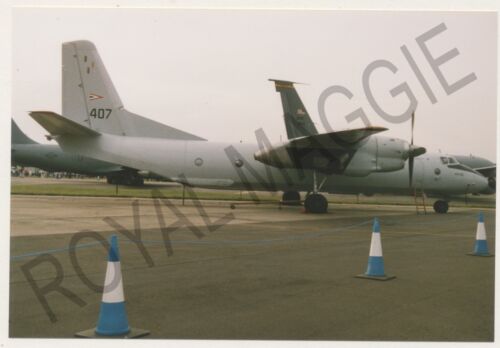 3 Farbdrucke verschiedener ungarischer Luftwaffe Antonov An26's bei 3 UK Airshows - Bild 1 von 3