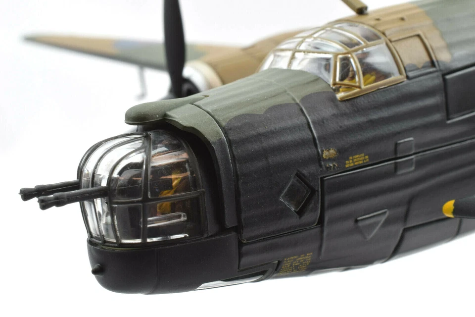 Corgi Vickers Wellington Mk.IC - Wing Fire Cross 1:72 Die-Cast Airplane AA34812 - Image 4 of 4