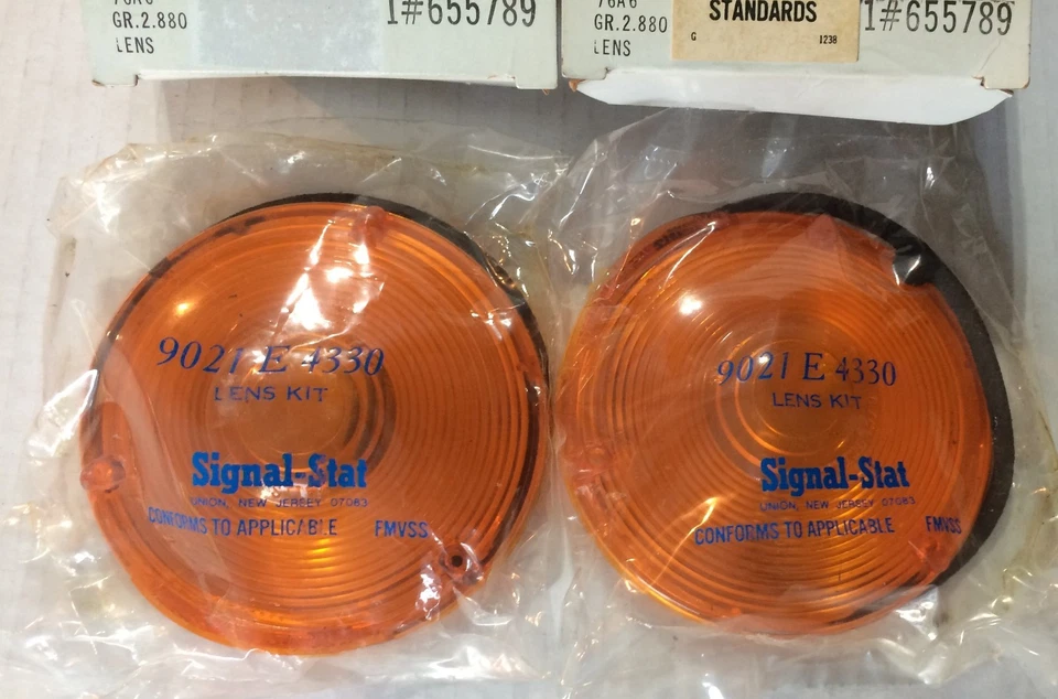 Par de lentes de señal de giro NOS GM #655789, camioneta Chevrolet/GMC Med Duty 1960-72 Foto 2 de 3