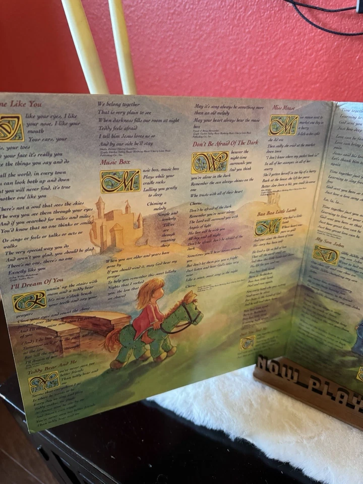 Lullabies and nursery rhymes volume one vintage vinyl record candle Foto 3 de 4