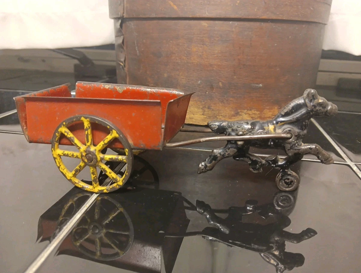 Jouet Américain En Fonte:: Bûche Tirée Par Un Bœuf Sur Un Chariot Avec Cavalier Par Hubley