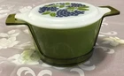 Vintage Green Promo Pyrex Casserole Dish Lid W/Grapes Plastic Cradle 473 1 Qt