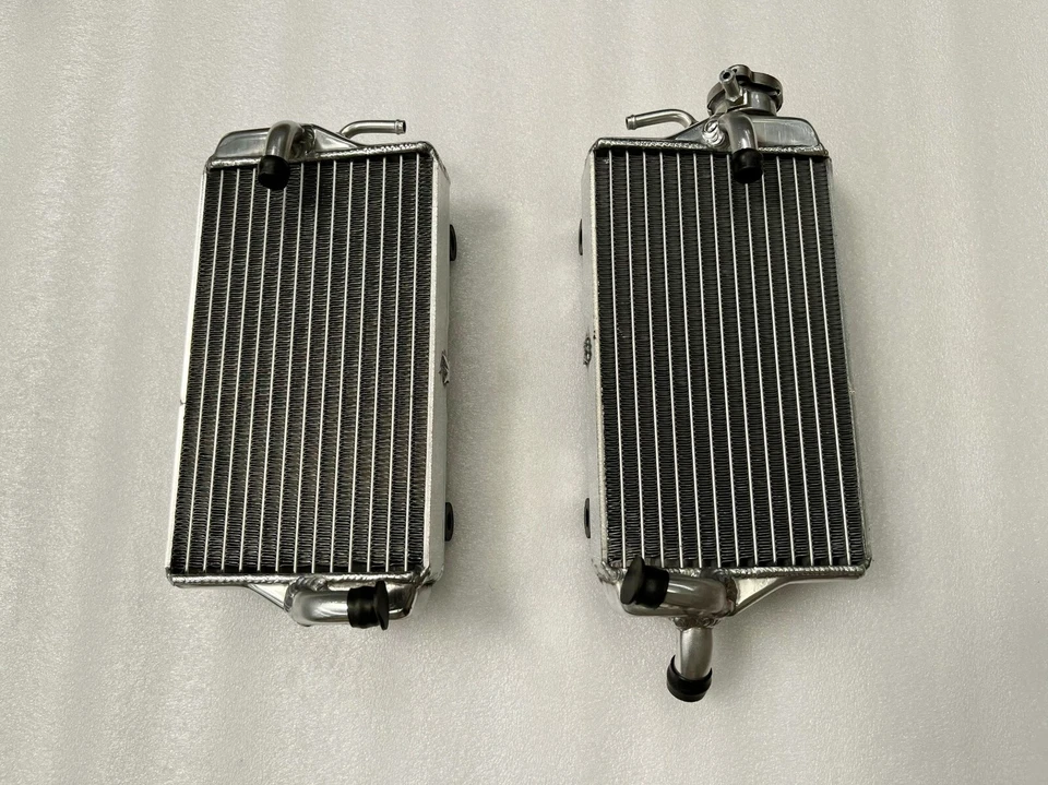 👍Fit 本田 CR125R 2002 2003 铝制散热器和硅胶软管红色⭐⭐⭐⭐⭐ — 第 3/4 张图片