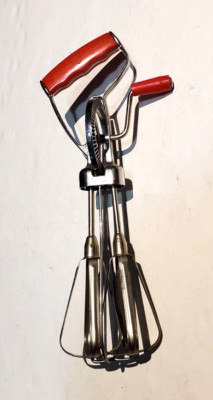 Vintage Handheld Manual Eggbeater (11 Inch) With Stainless Blades