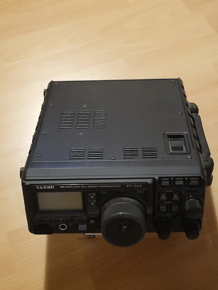 Yaesu FT-897D Tragbarer Sendeempfänger inkl. Collins SSB Filter, OVP - Bild 2 von 3