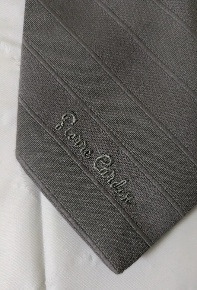 Corbata ajustada plateada vintage Pierre Cardin Higbee para hombre logotipo de firma 54x2,75 Foto 4 de 4