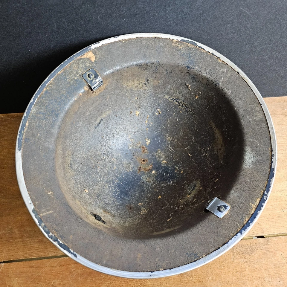 WW2 British Helmet Shell in solid condition - Image 4 of 4
