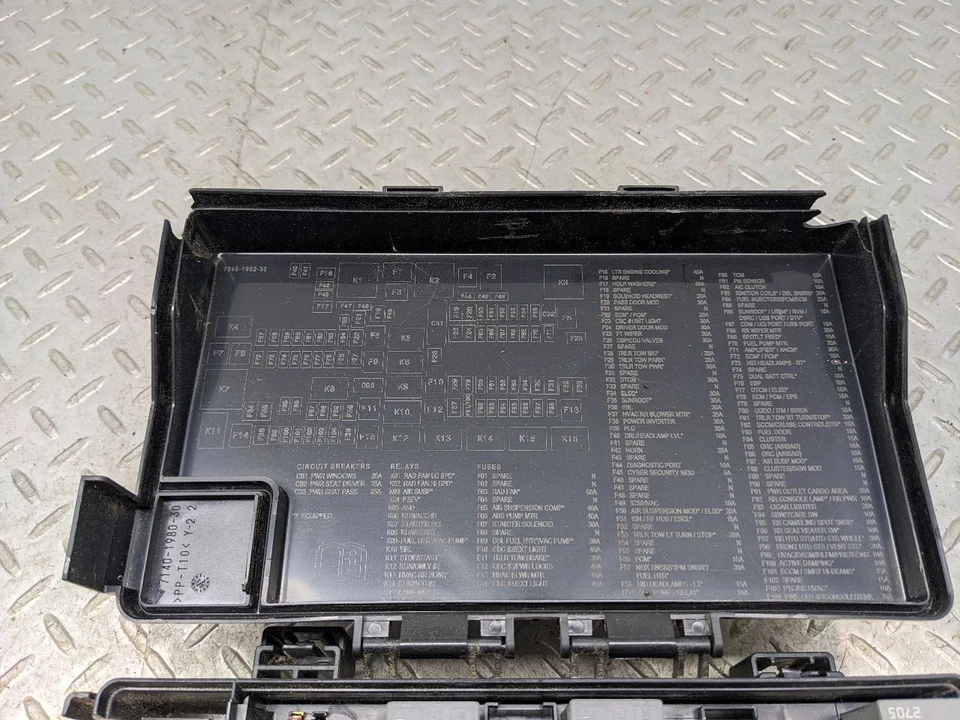 Caja de fusibles motor Wk carrocería VIN E o F sexto dígito compatible con Grand Cherokee 1169875 19-22 Foto 3 de 4