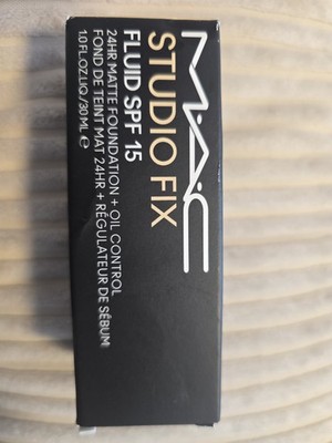 MAC Cosmetics Studio Fix Foundation Fluid SPF15 24HR Matte NC 15 30ml