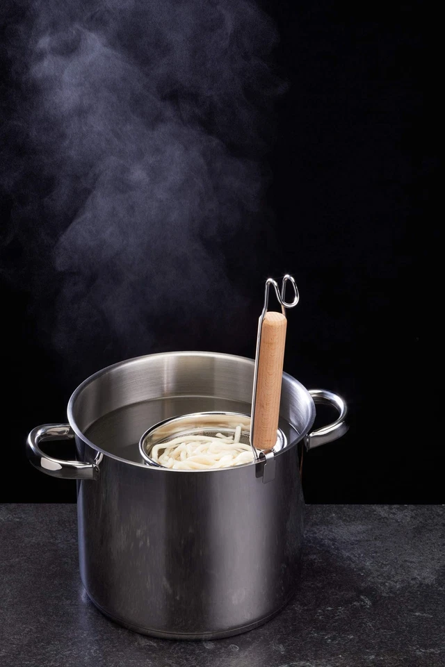 KitchenCraft World of Flavours Cestino per spaghetti con manico acciaio inox  - Immagine 4 di 4