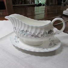 ROYAL DOULTON Bone China - H4959 Glen Auldyn Gravy Boat and Underplate