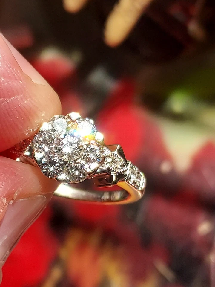 ANILLO DIAMANTES ORO 18K. Total 1 quilate. 2 puntos a cada lado. 13 diamantes en total. Foto 4 de 4