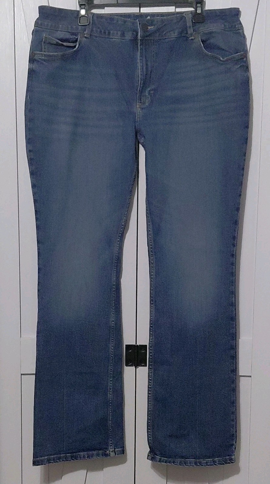 Wrangler Blue Denim Jeans Bootcut Medium Wash Solid Stretch 5-Pocket Women