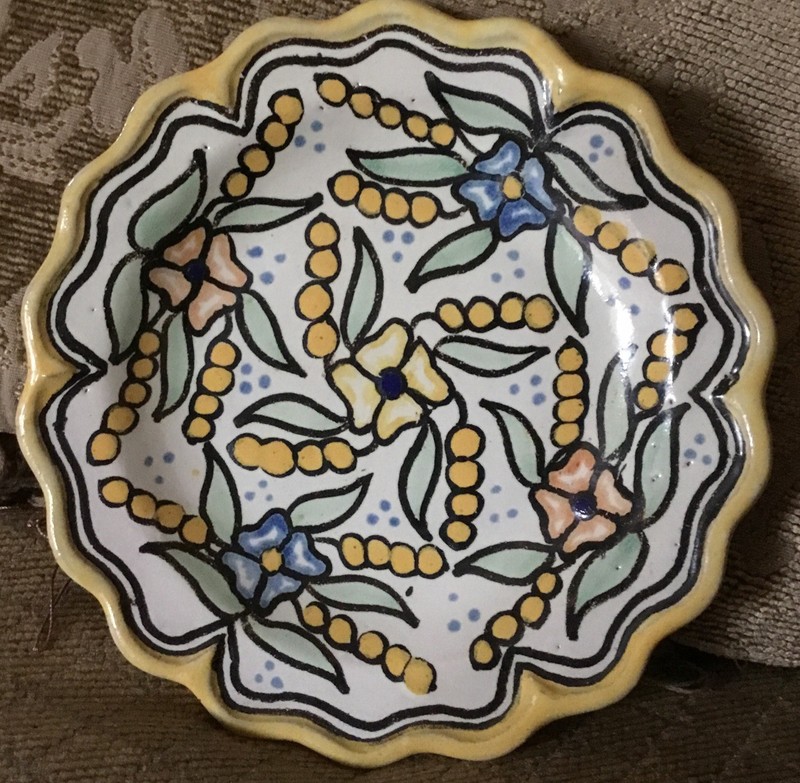 Vintage ￼Talavera Pottery Mexico  Plate 8 Scalloped Edge Colorful Design