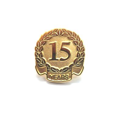 15 Year Service Award Recognition Lapel Pin Laurel Wreath Design Gold Tone