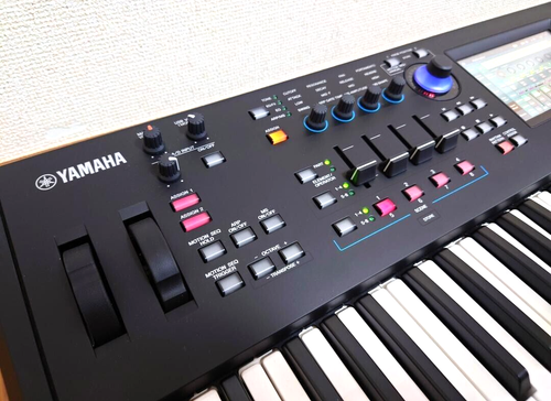 Yamaha MODX6+ Synthesizer Keyboard Musical Instruments 61 semi-weighted keys - Picture 3 of 9