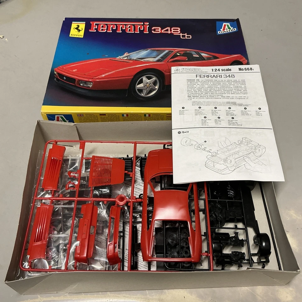 Italeri FERRARI 348 TB - NUOVO 1/24 Kit Da Montare N. 668 Vintage Modellismo - Immagine 2 di 4