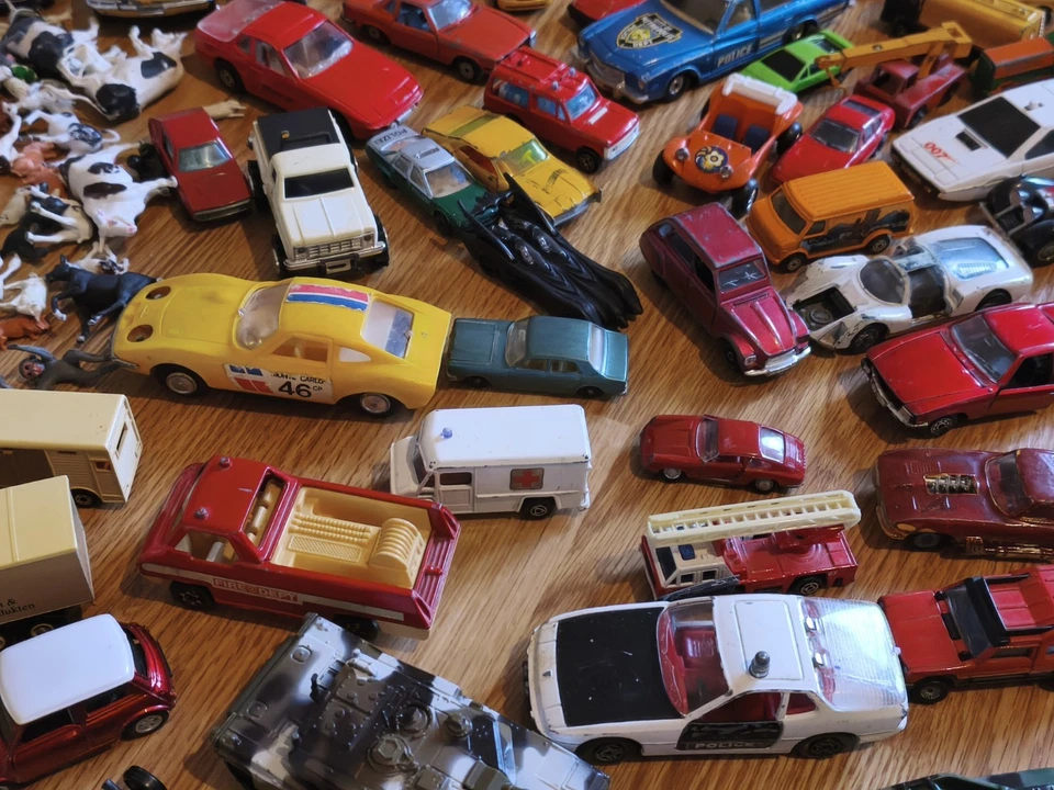 KONVOLUT AUTOS MATCHBOX DINKY TOYS CORGI MAJORETTE SIKU GAMA NOREV HOT WHEELS... - Bild 4 von 4