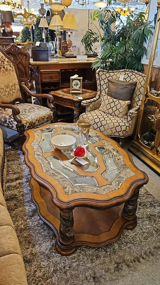 Mesa de centro ovalada AICO by Michael Amini Villa Valencia Foto 2 de 2