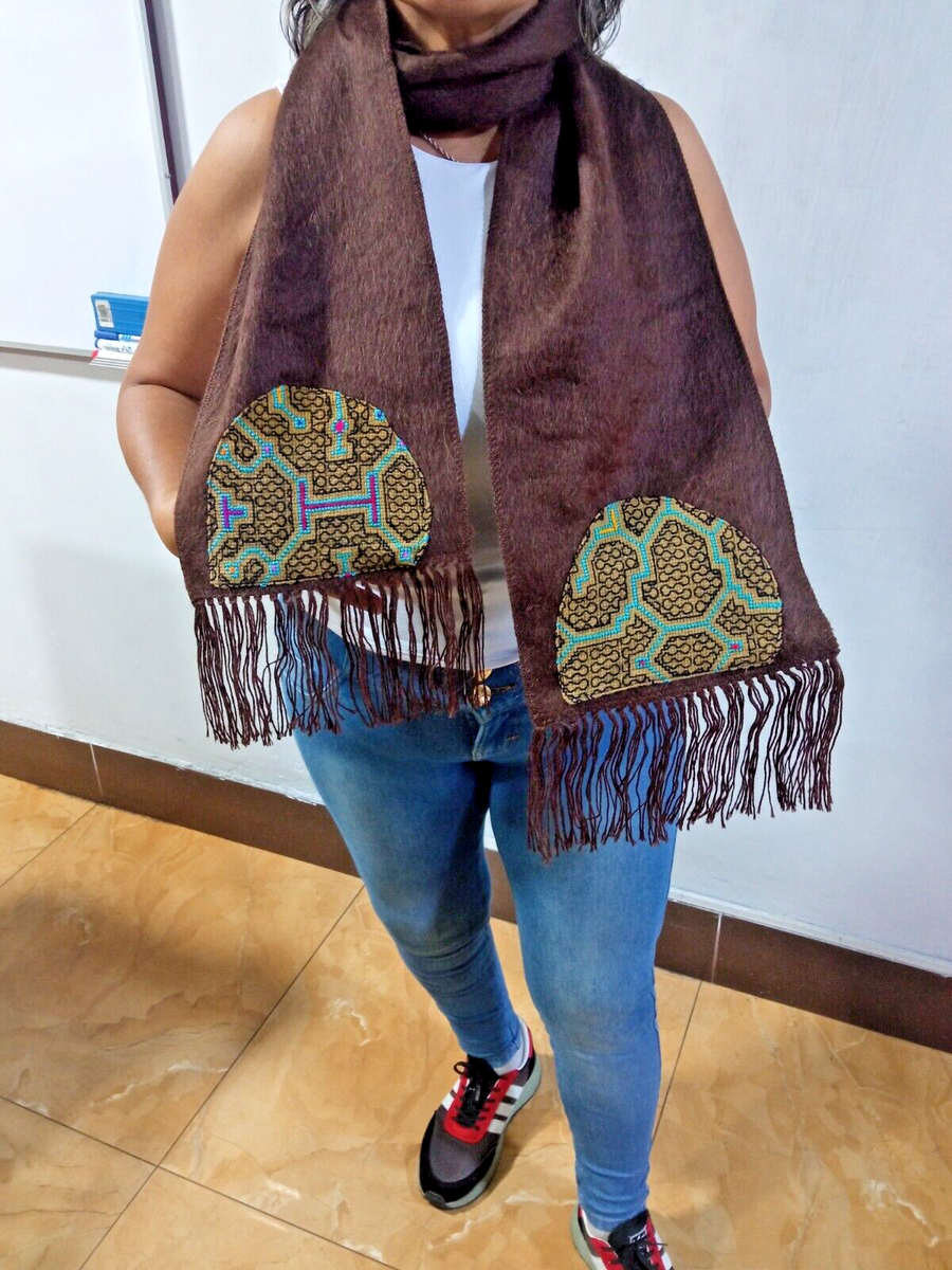 Alpaca scarf with shipibo cloth 03