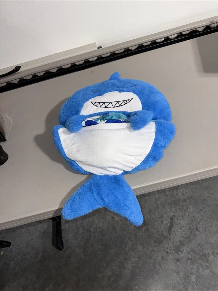 Happy Nappers aconchegante travesseiro compacto saco de dormir azul surfy the Shark diversão infantil - Imagem 2 de 4