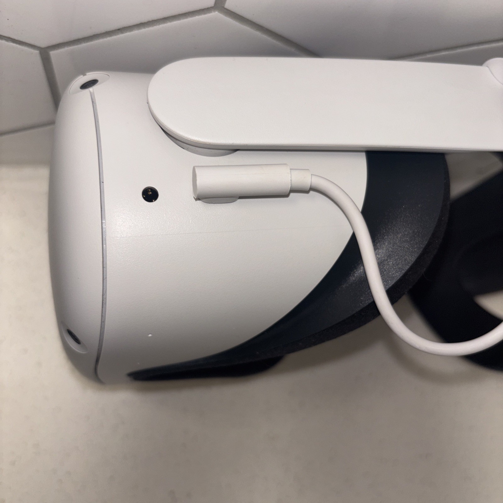 Meta Oculus Quest 2 - 64GB - VR Headset ONLY - Includes battery Pack headstrap 