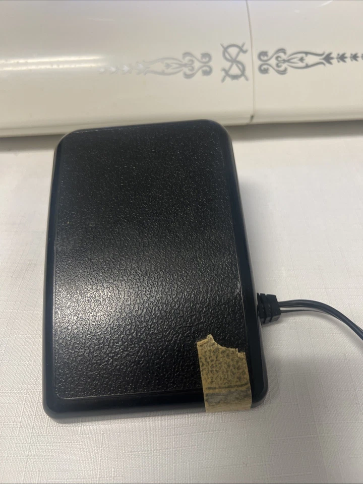 Máquina de coser computarizada Singer One - 24 puntadas incorporadas - ligeramente usada Foto 2 de 4