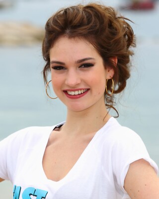 SEXY LILY JAMES 8x10 PHOTO *