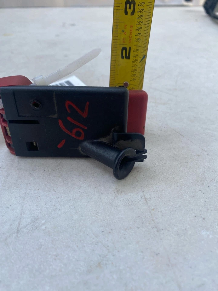 Mercedes Benz E300D 1997 capó delantero abridor manija palanca de cierre de liberación Foto 4 de 4